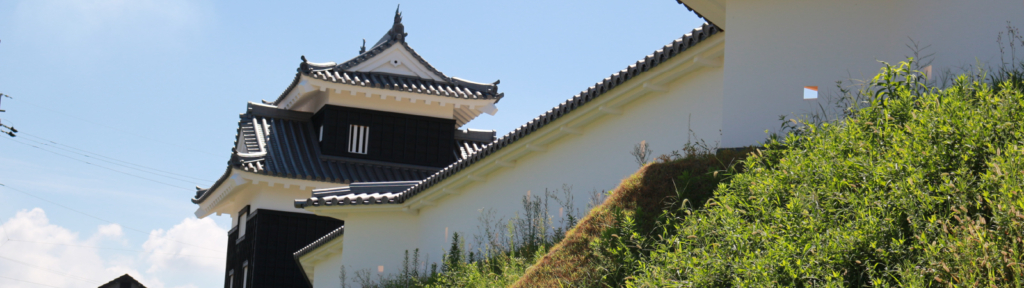 西尾城　二の丸丑寅櫓と屏風折れの土塀